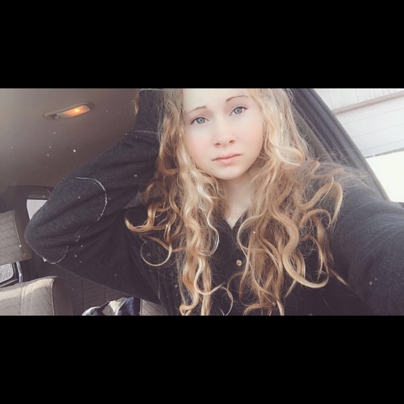 Meet your Posher, Hannah - Picture 3 of 7